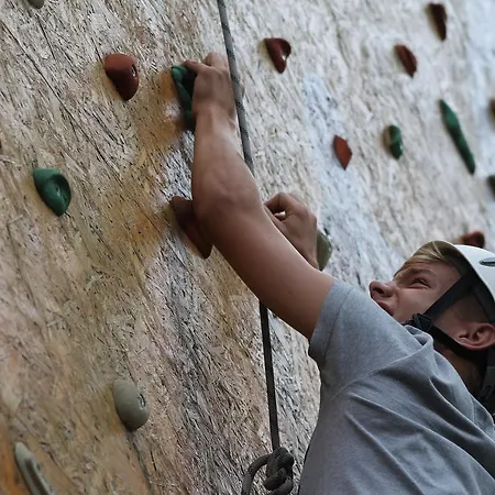 فندق Rekreacni Areal Zbraslavice